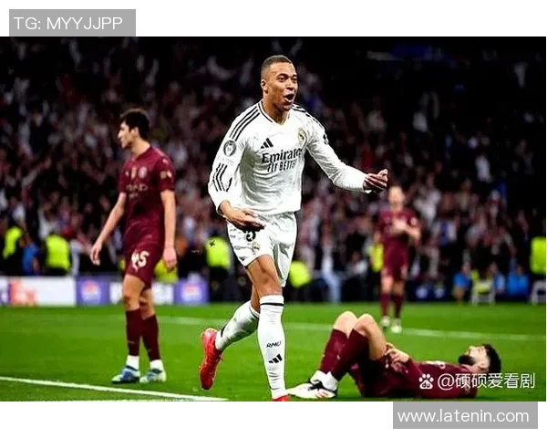 皇马绝杀里昂全场沸腾帽子戏法背后的战术解析与精彩瞬间